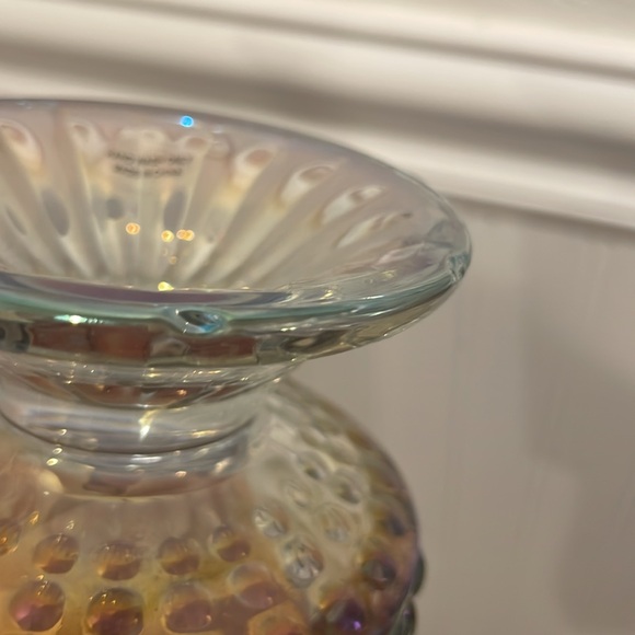 Iridescent glass pedestal vase 🤩 - Picture 8 of 9